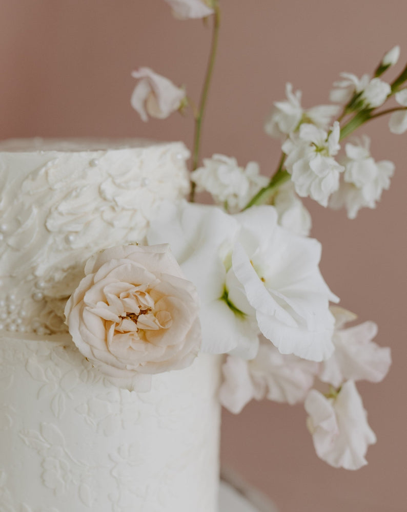 
                  
                    Cake Flowers - Wedding Flowers - STUDIO FOLIAGE
                  
                