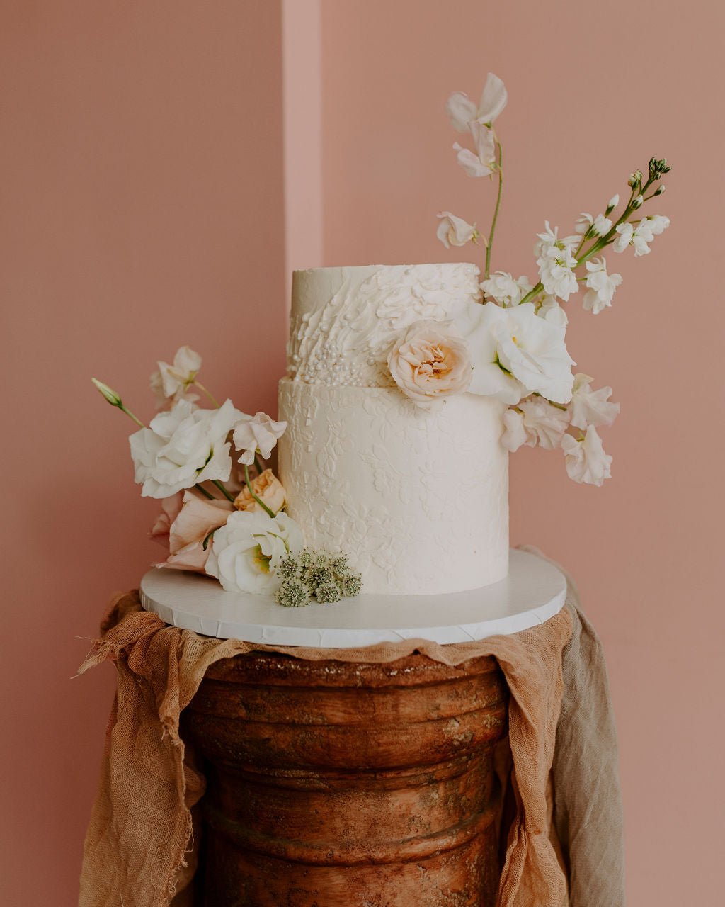 
                  
                    Cake Flowers - Wedding Flowers - STUDIO FOLIAGE
                  
                