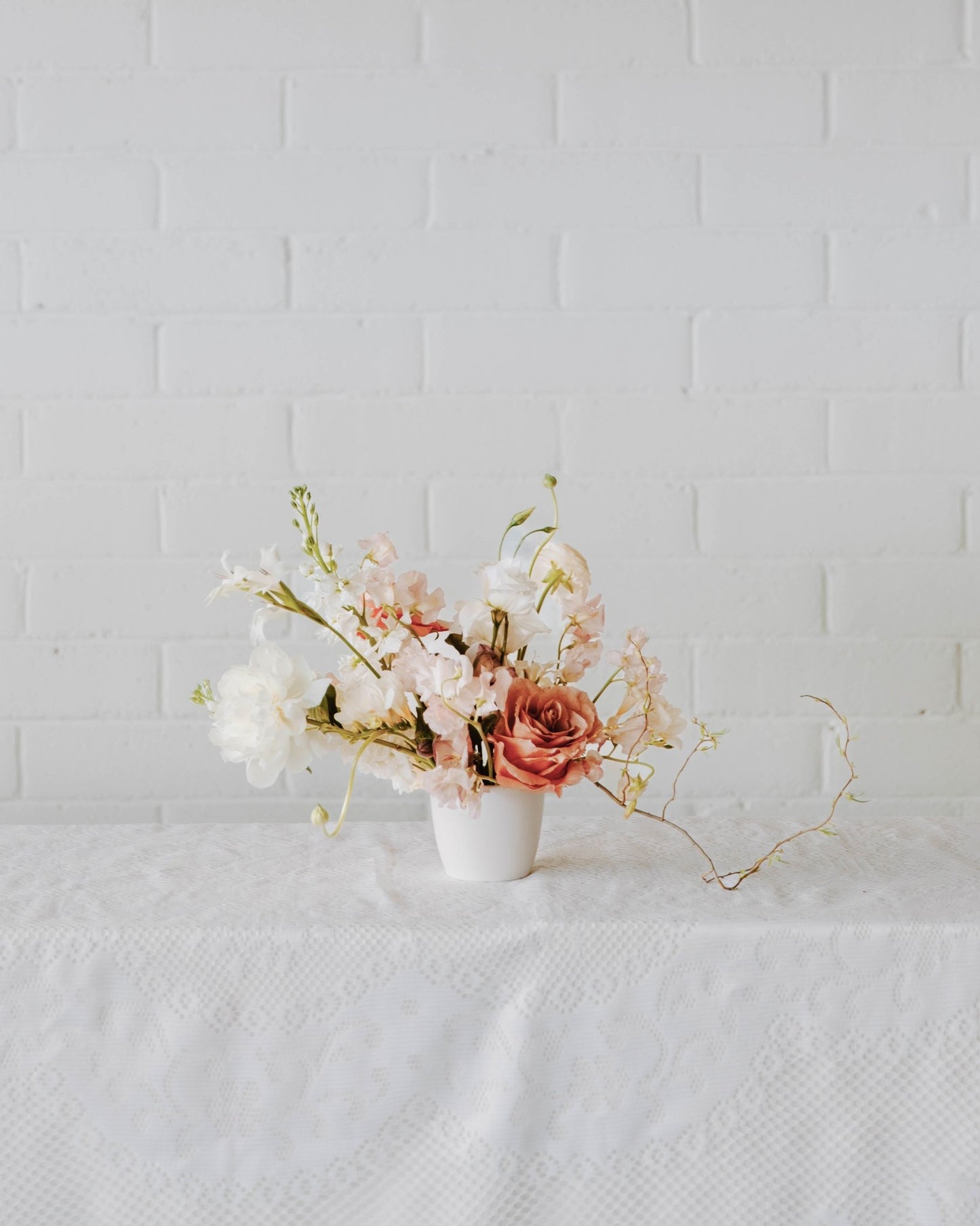 
                  
                    Table Centre - Classic - Wedding Flowers - STUDIO FOLIAGE
                  
                