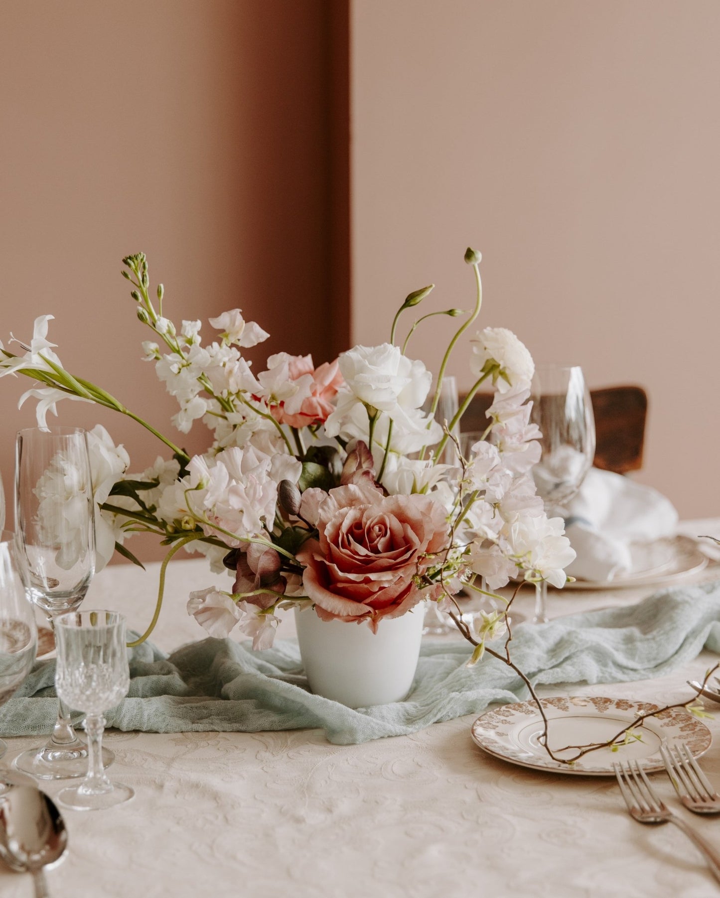 
                  
                    Table Centre - Classic - Wedding Flowers - STUDIO FOLIAGE
                  
                