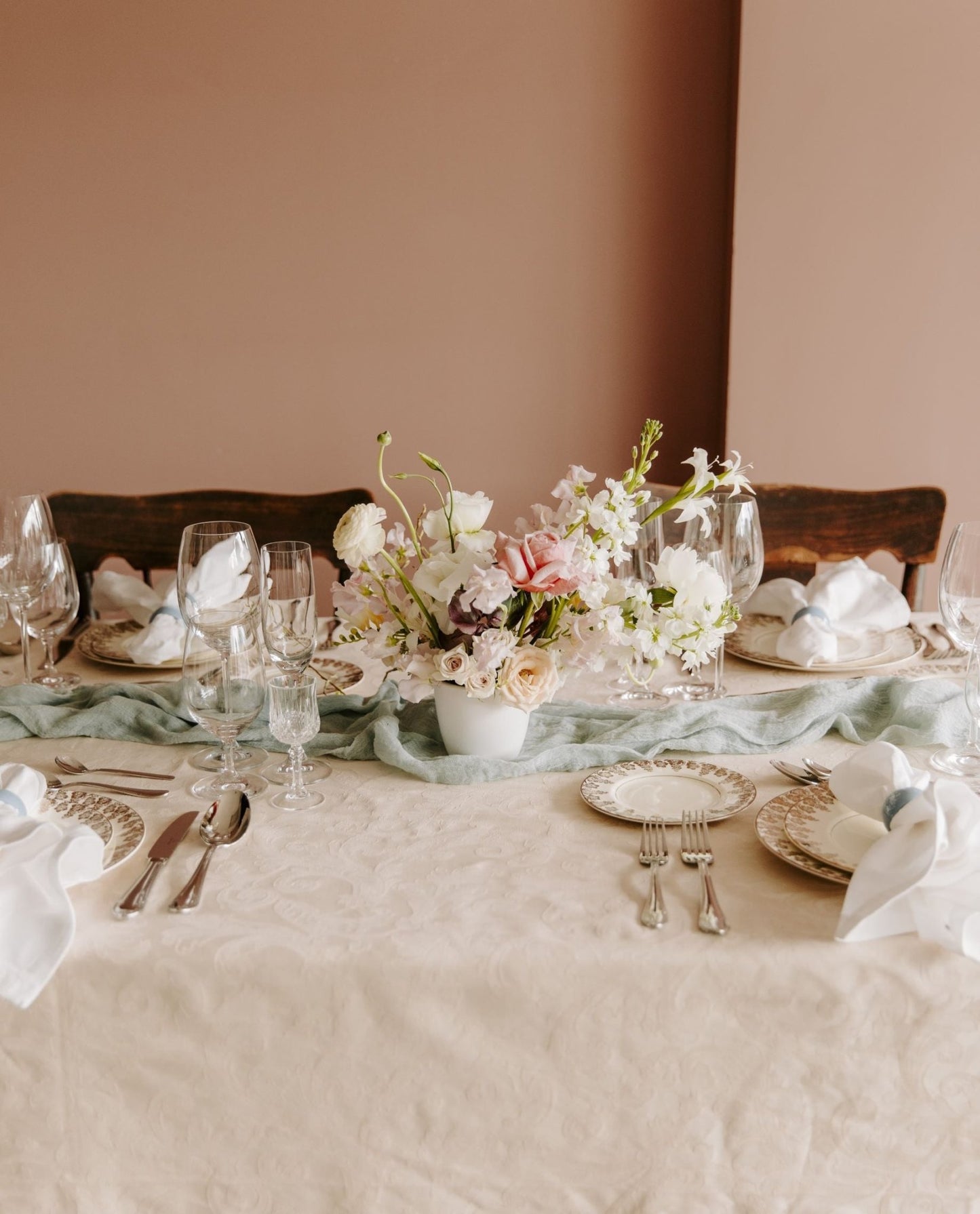 
                  
                    Table Centre - Classic - Wedding Flowers - STUDIO FOLIAGE
                  
                